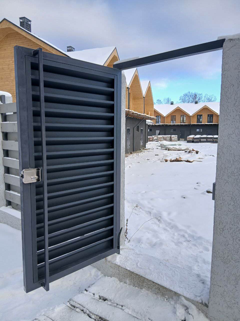 Входная группа из ламелей Хай-Тек RAL7024/7024 Серый Графит двусторонний МАТТЕ фото 21 в Тосно