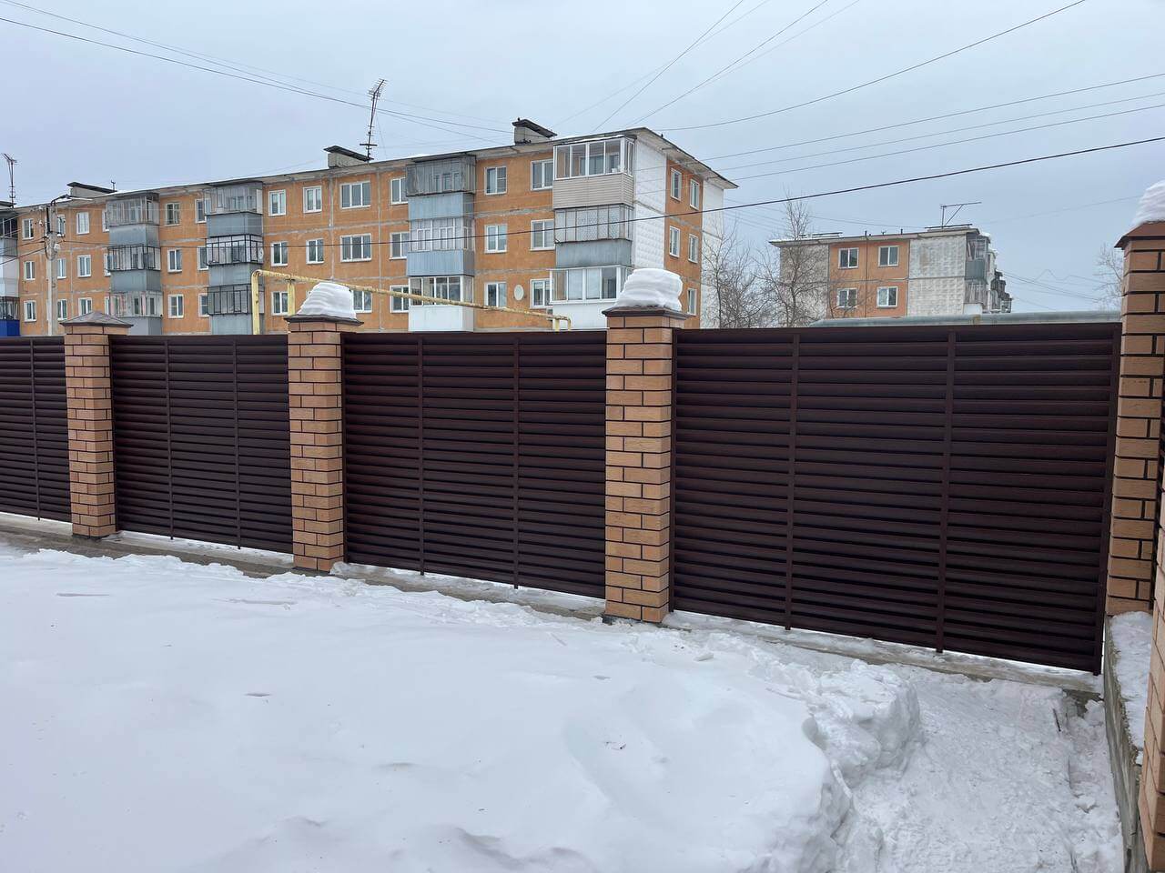 Забор-жалюзи из ламелей ЭКО-Z 87м RAL8017/8017 Шоколад двусторонний МАТТЕ фото 17 в Тосно