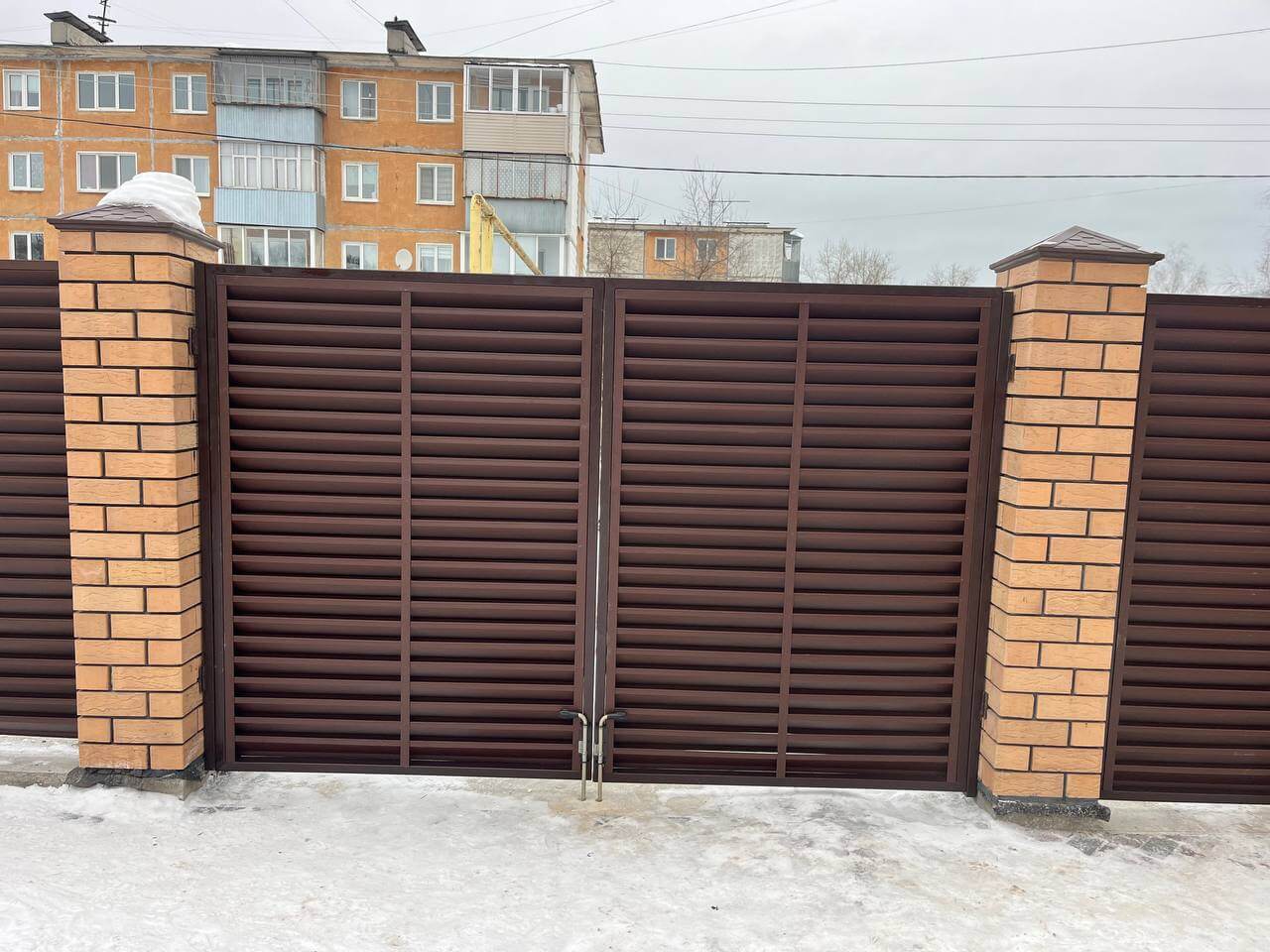 Забор-жалюзи из ламелей ЭКО-Z 87м RAL8017/8017 Шоколад двусторонний МАТТЕ фото 9 в Тосно