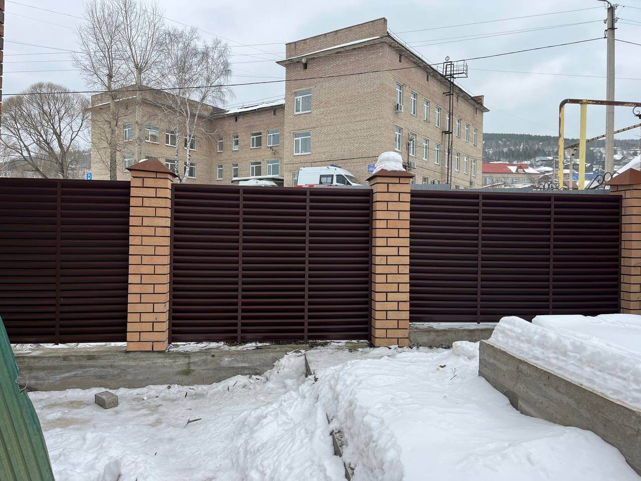 Забор-жалюзи из ламелей ЭКО-Z 87м RAL8017/8017 Шоколад двусторонний МАТТЕ фото 16 в Тосно