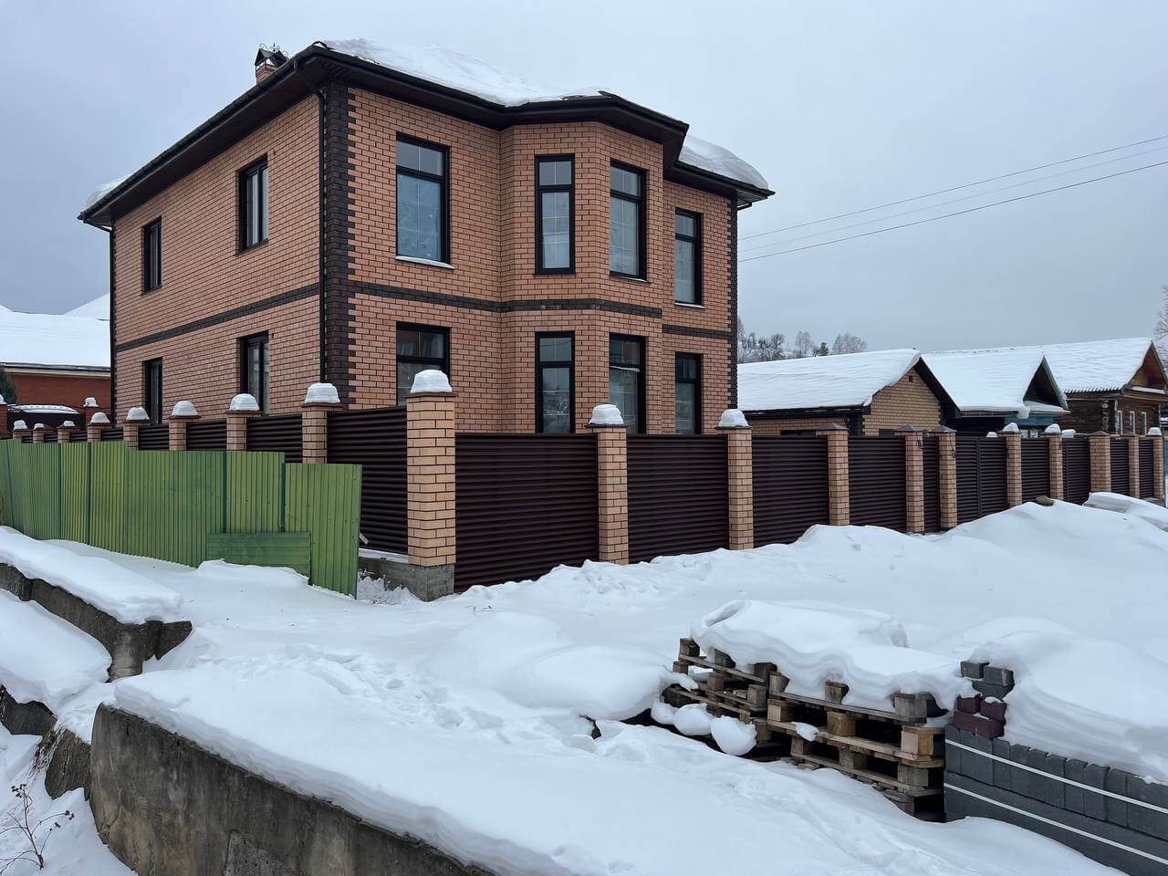 Забор-жалюзи из ламелей ЭКО-Z 87м RAL8017/8017 Шоколад двусторонний МАТТЕ фото 12 в Тосно