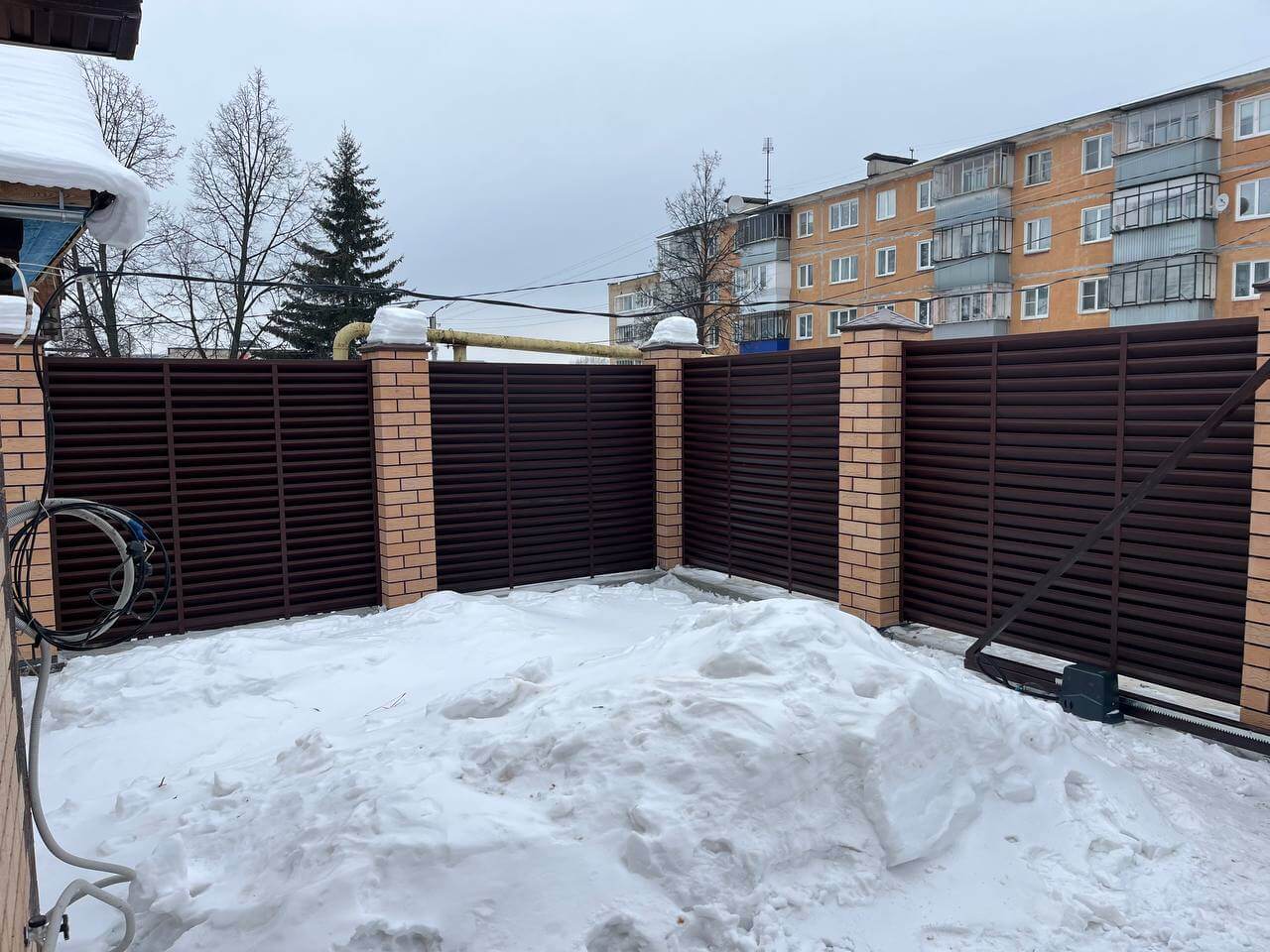 Забор-жалюзи из ламелей ЭКО-Z 87м RAL8017/8017 Шоколад двусторонний МАТТЕ фото 11 в Тосно