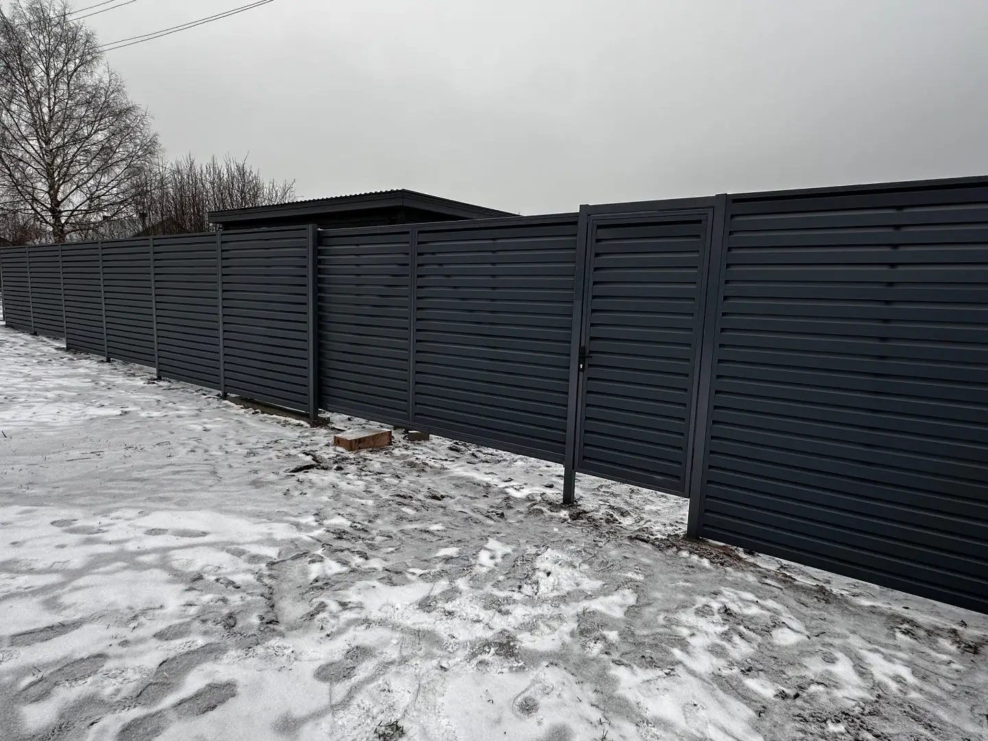 Забор-жалюзи из ламелей Хай-Тек 20м RAL7024/7024 Серый Графит двусторонний МАТТЕ фото 4 в Тосно